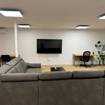 Апартаменты Priestranny 3-izbovy *